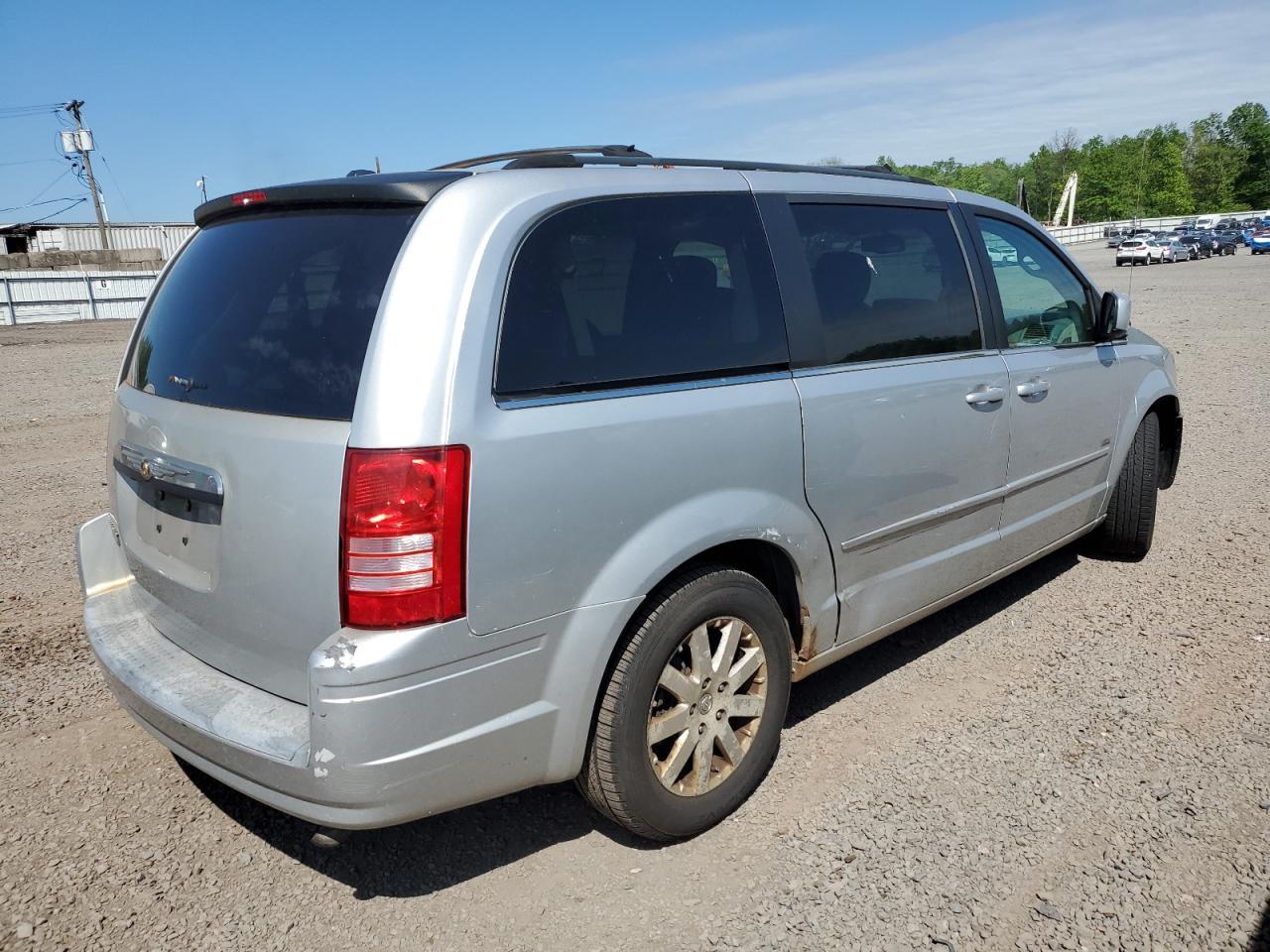 2008 Chrysler Town & Country Touring - Image 3