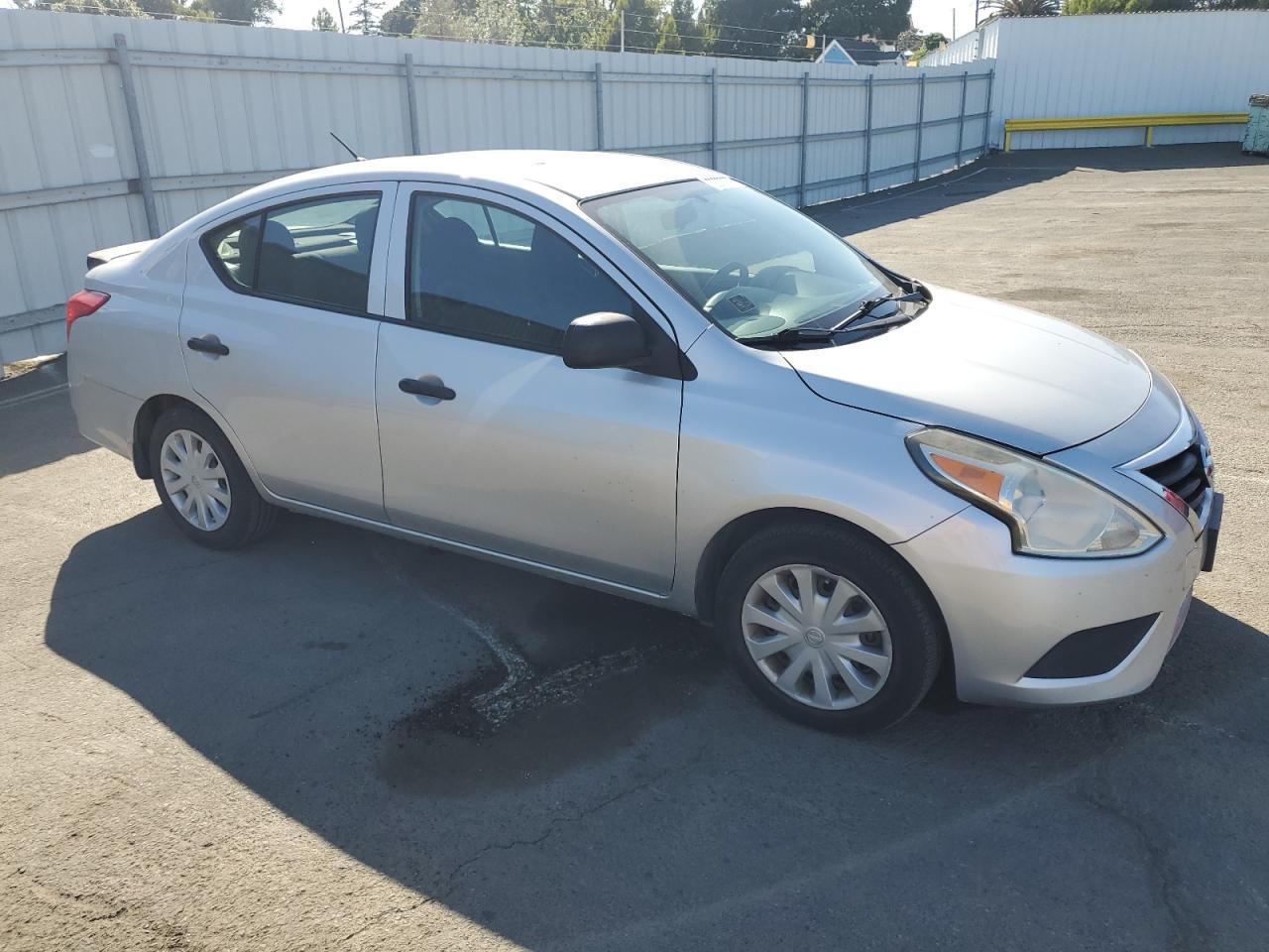 2015 Nissan Versa S - Фото 4
