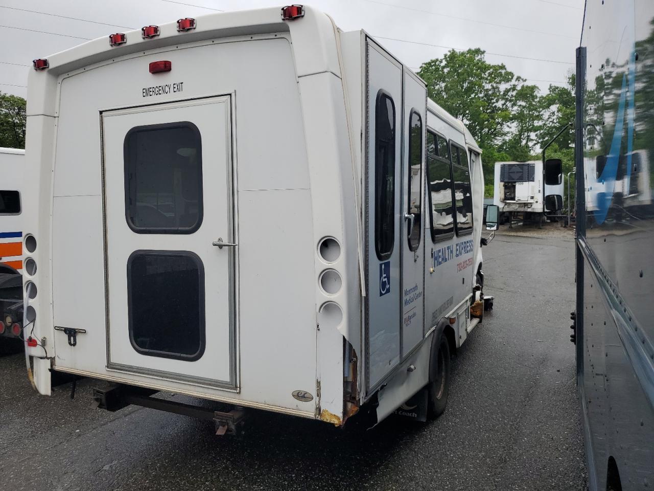 2016 Ford Econoline E350 Super Duty Cutaway Van - Image 3