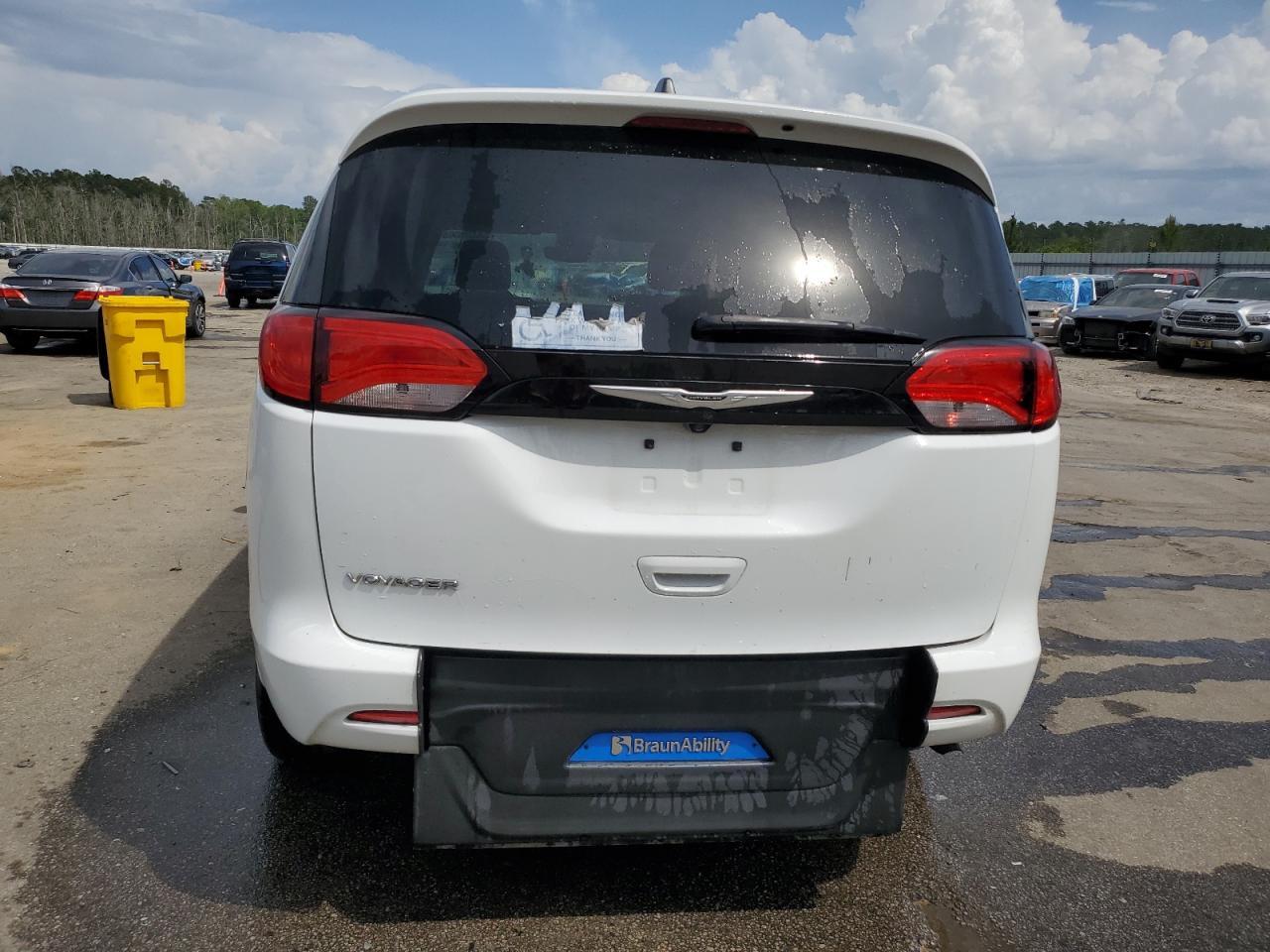 2023 Chrysler Voyager Lx - Фото 6