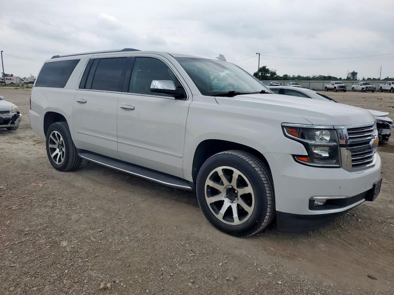 2018 Chevrolet Suburban C1500 Premier - Image 4