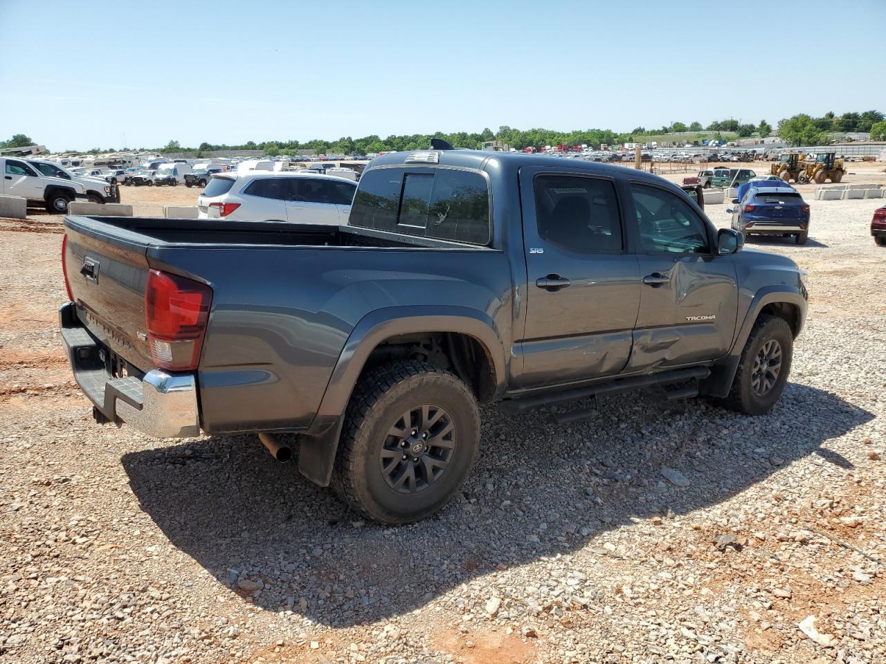2020 Toyota Tacoma Sr5 V6 - Image 3