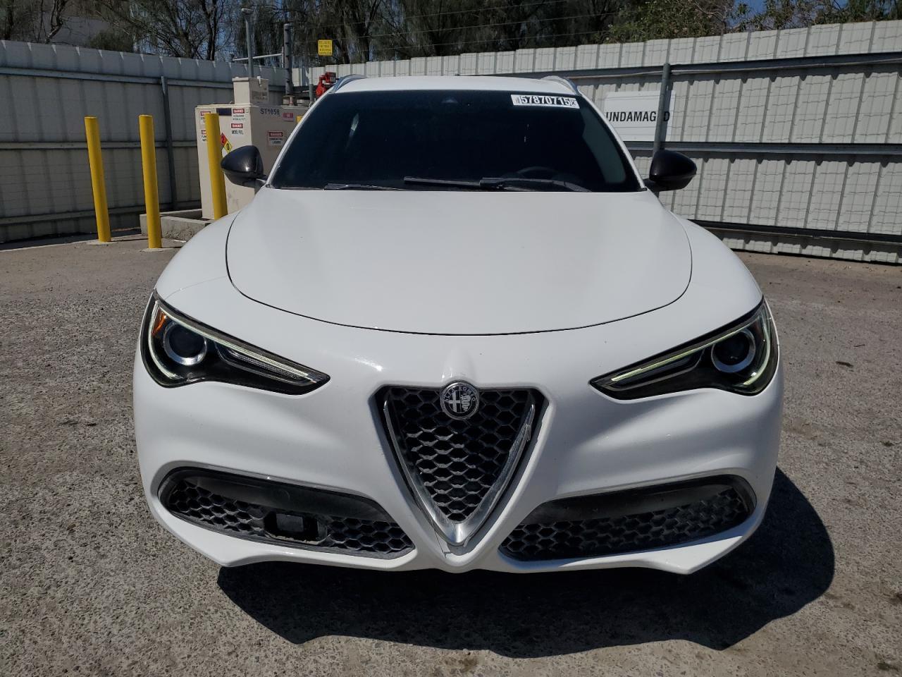 2020 Alfa Romeo Stelvio - Image 5