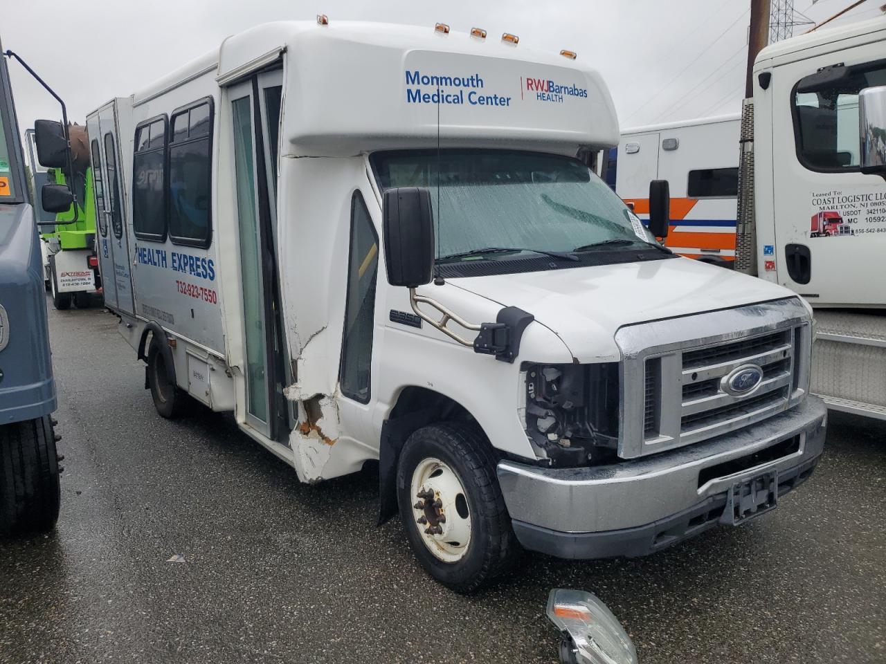 2016 Ford Econoline E350 Super Duty Cutaway Van - Image 4