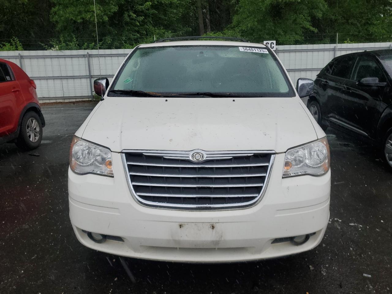 2010 Chrysler Town & Country Touring Plus - Фото 5