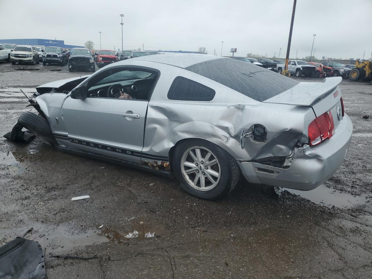 2005 Ford Mustang - Фото 2