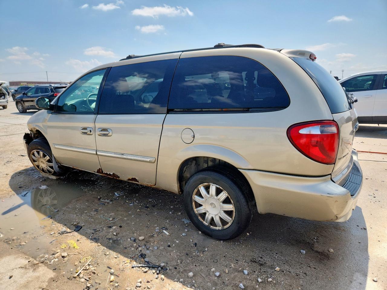 2007 Chrysler Town & Country Touring - Фото 2