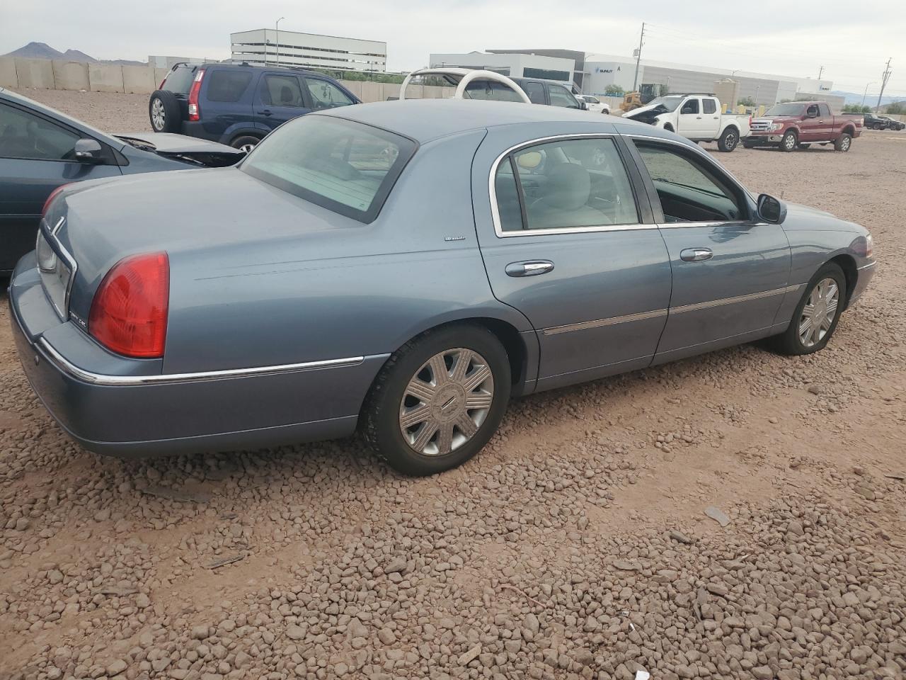 2004 Lincoln Town Car Ultimate - Фото 3