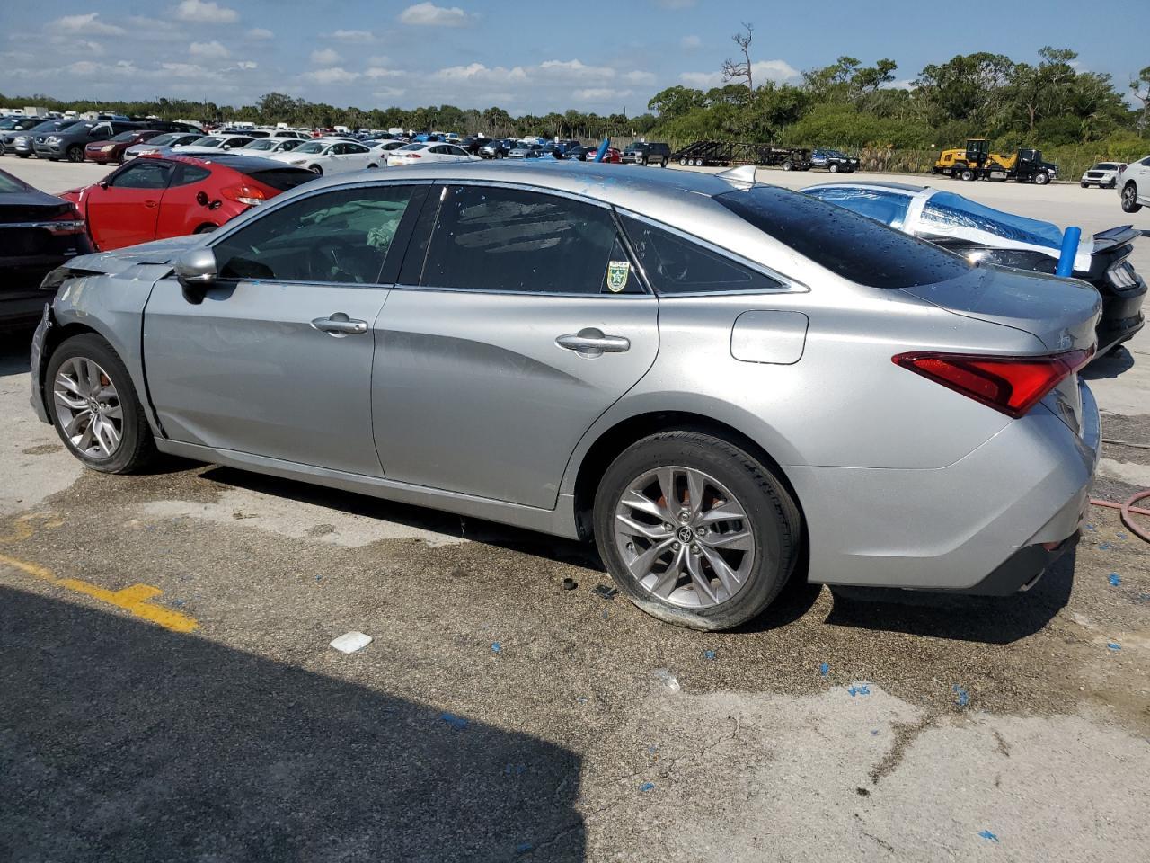 2021 Toyota Avalon Xle - Image 2