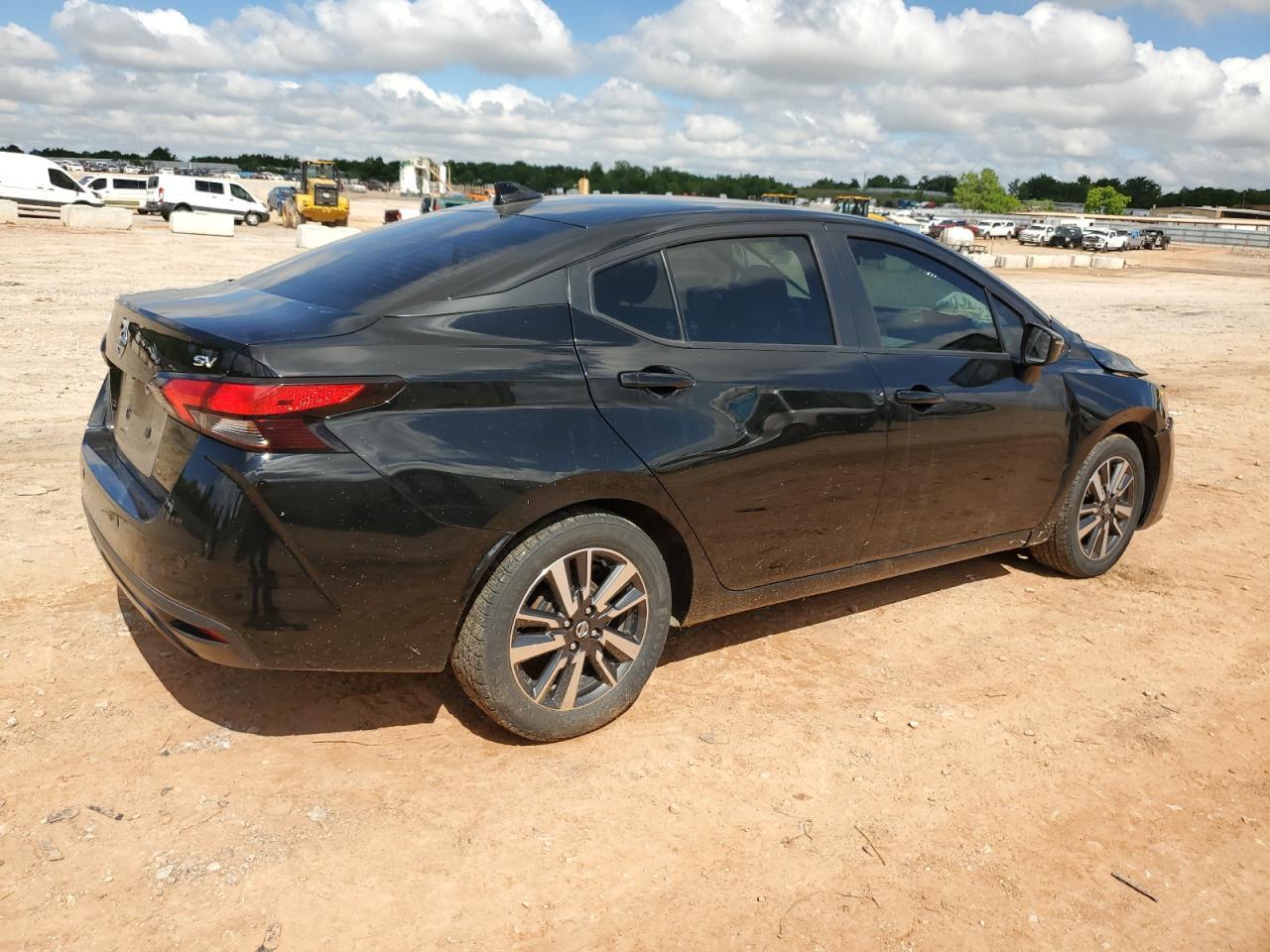 2021 Nissan Versa Sv - Фото 3
