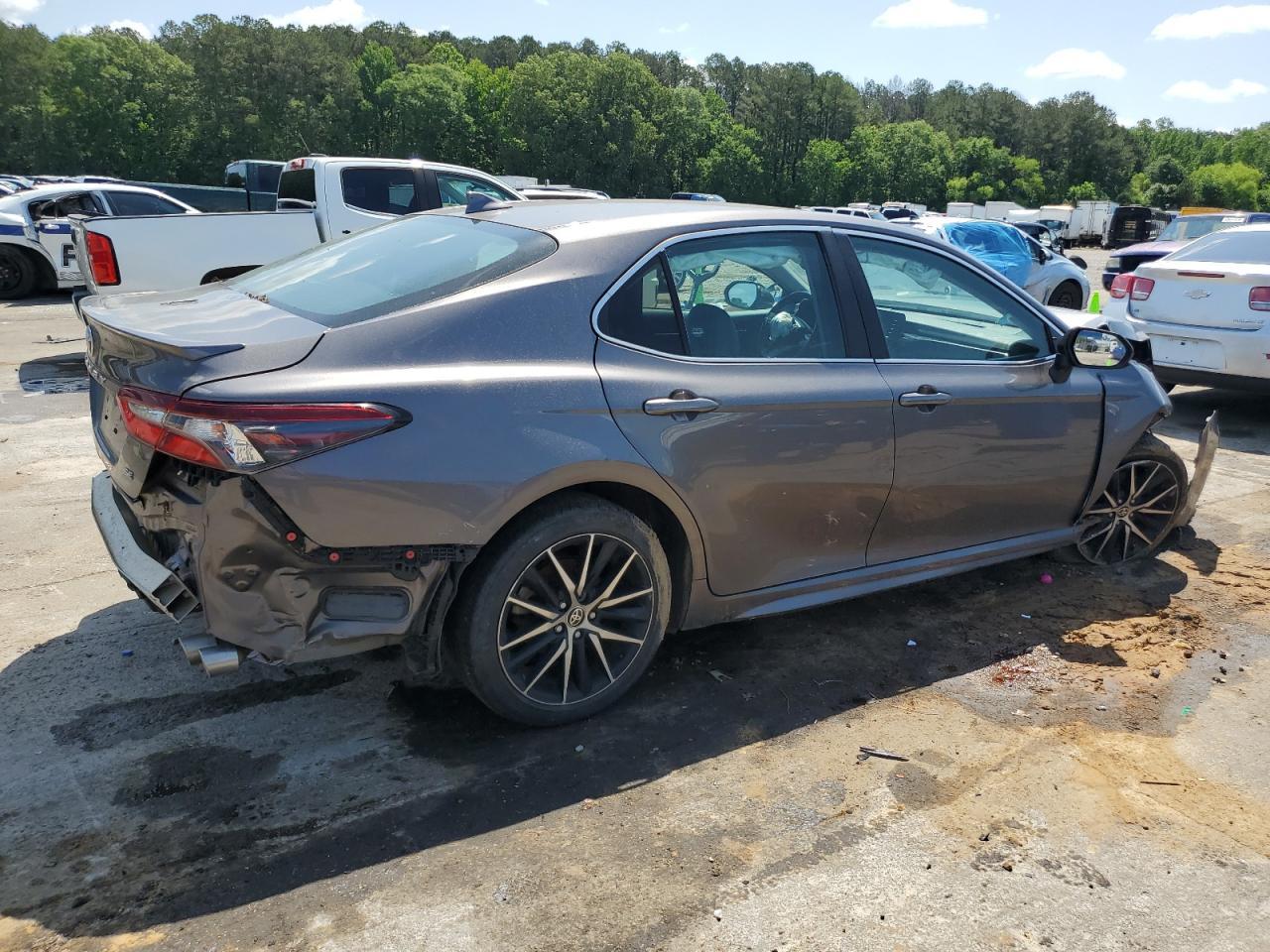 2021 Toyota Camry Se - Фото 3