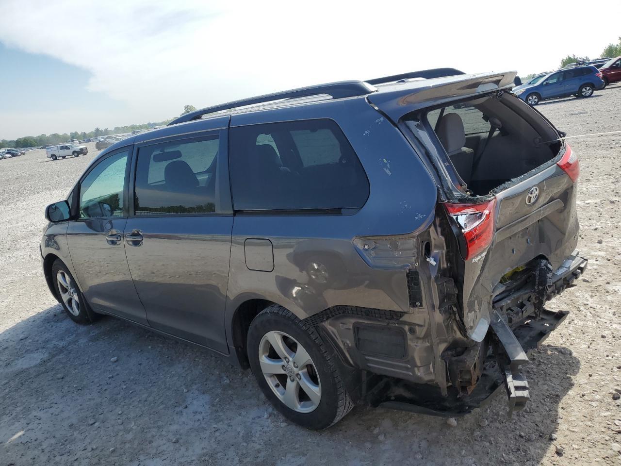 2017 Toyota Sienna Le - Image 2