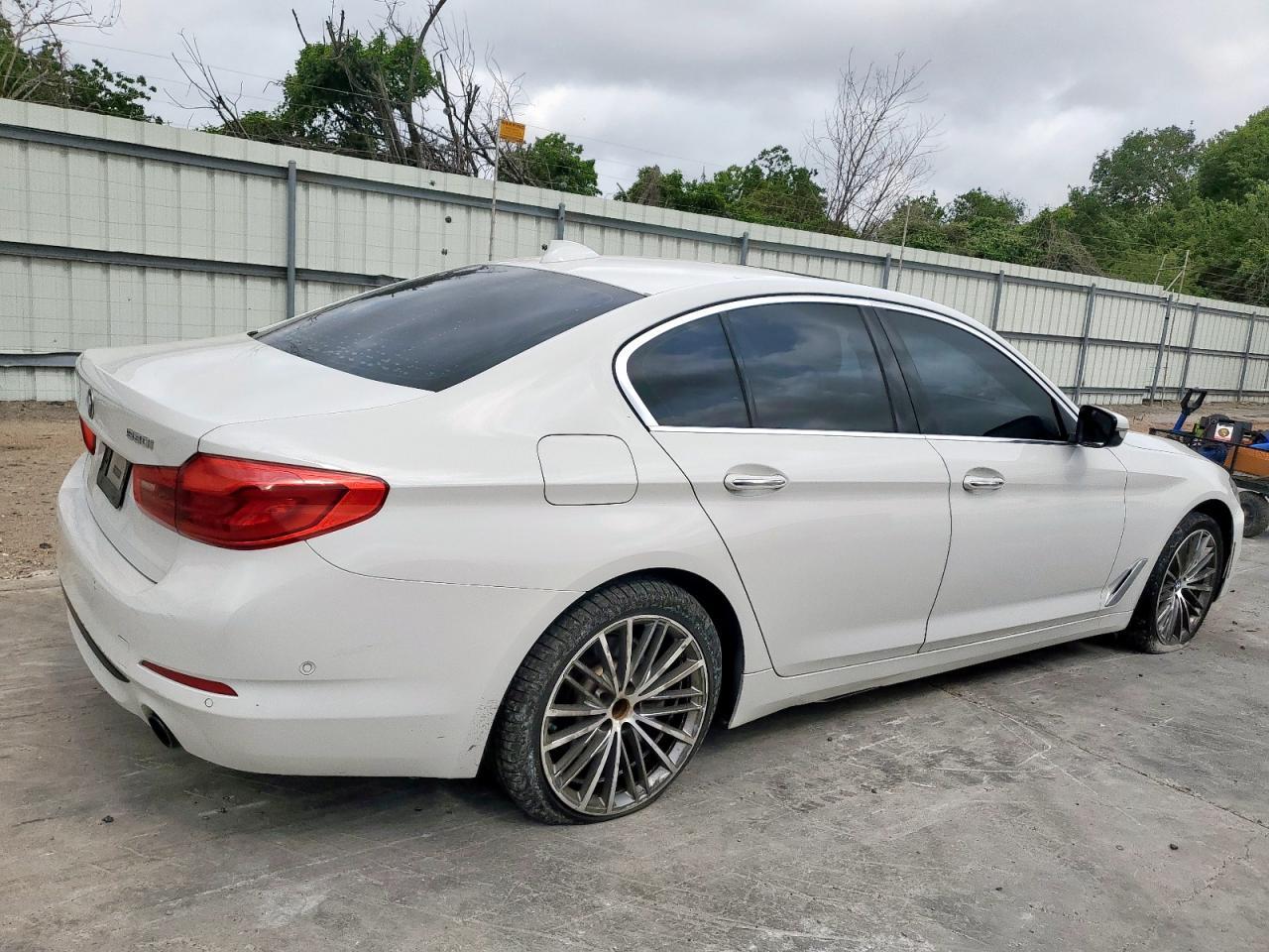 2017 BMW 530 I - Фото 3