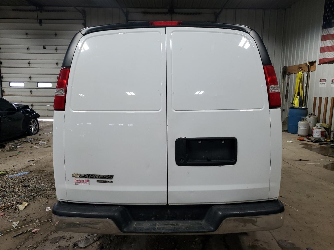 2016 Chevrolet Express G2500 - Фото 6