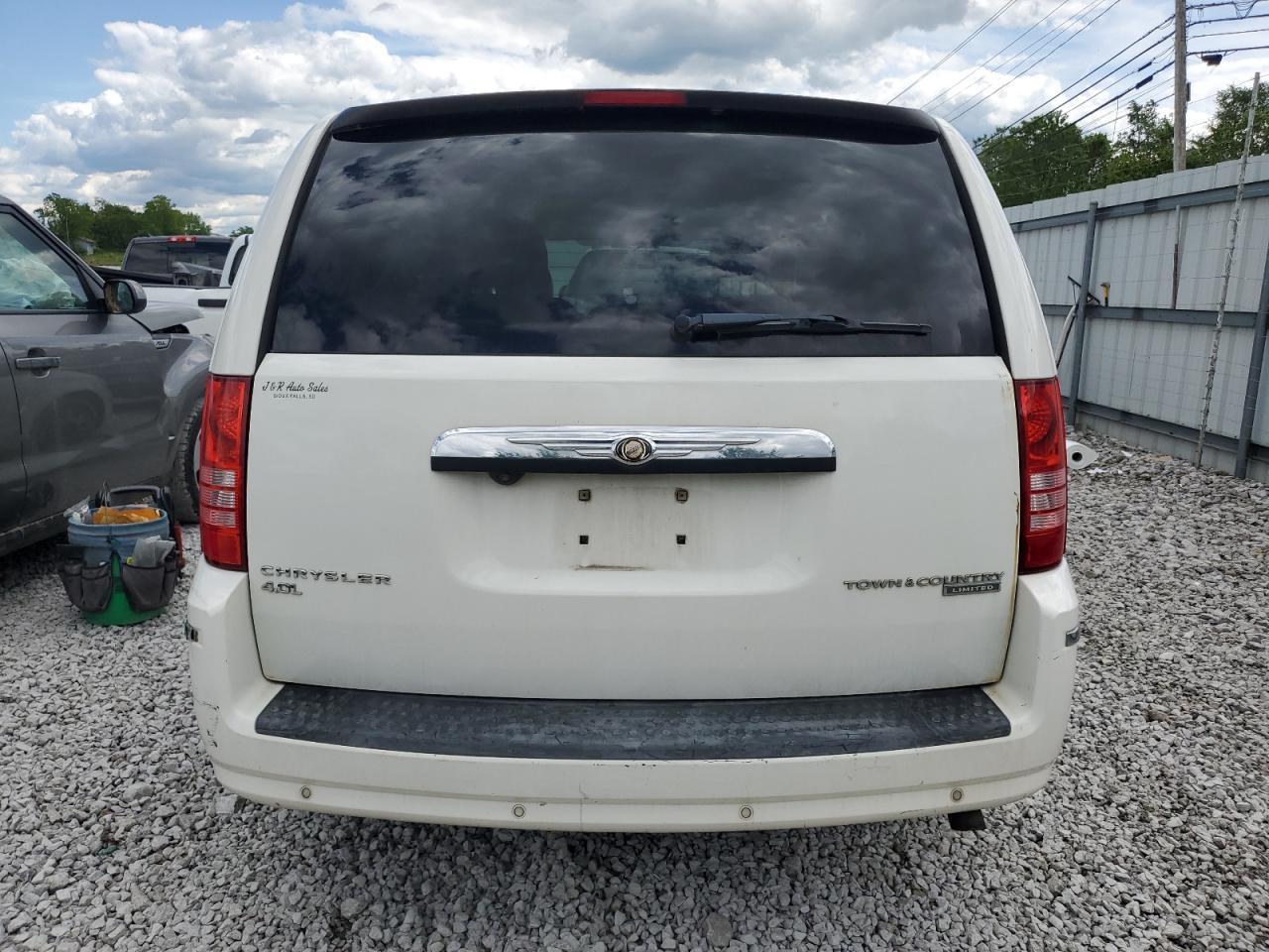 2010 Chrysler Town & Country Limited - Image 6