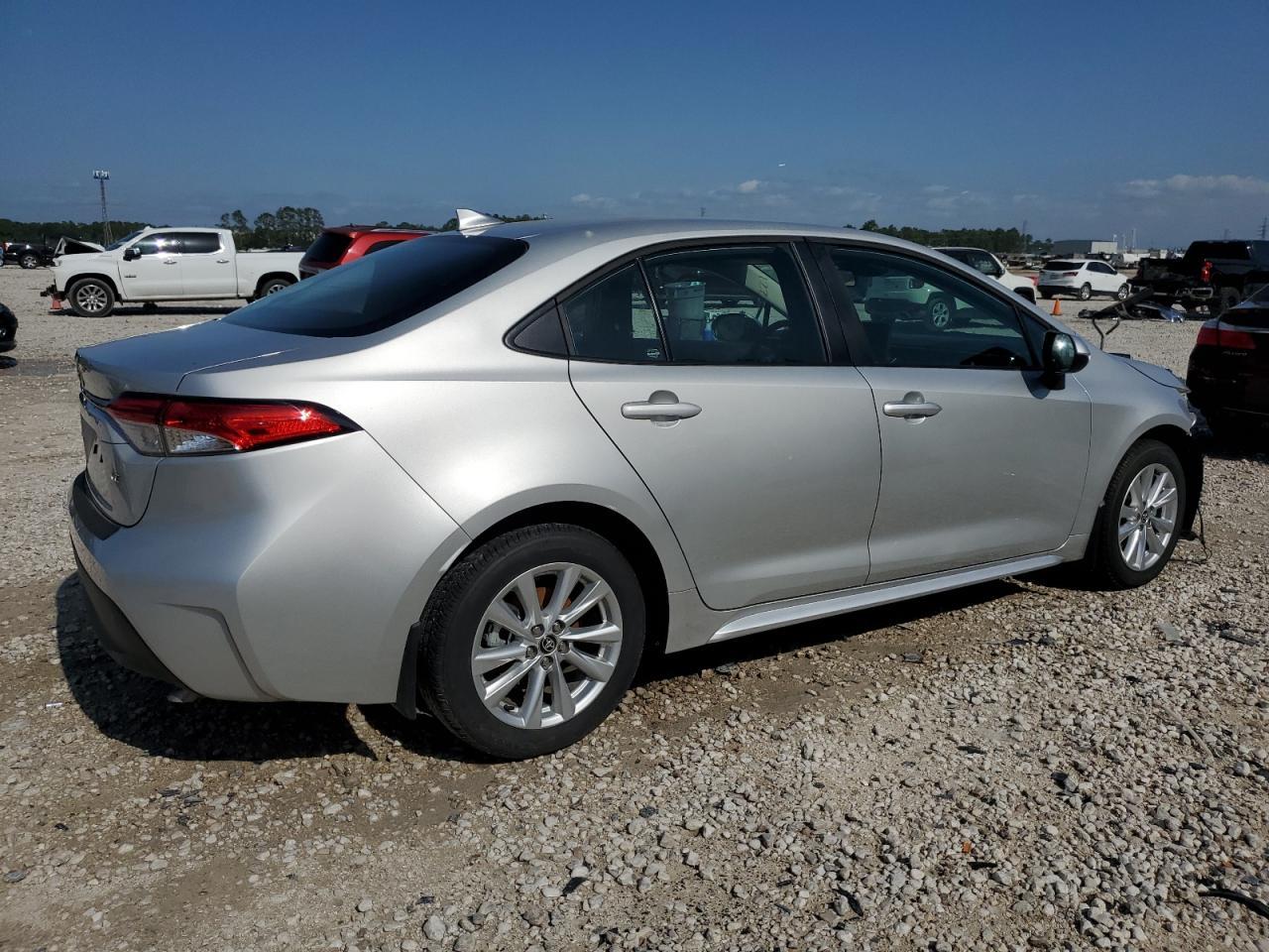 2025 Toyota Corolla Le - Image 3