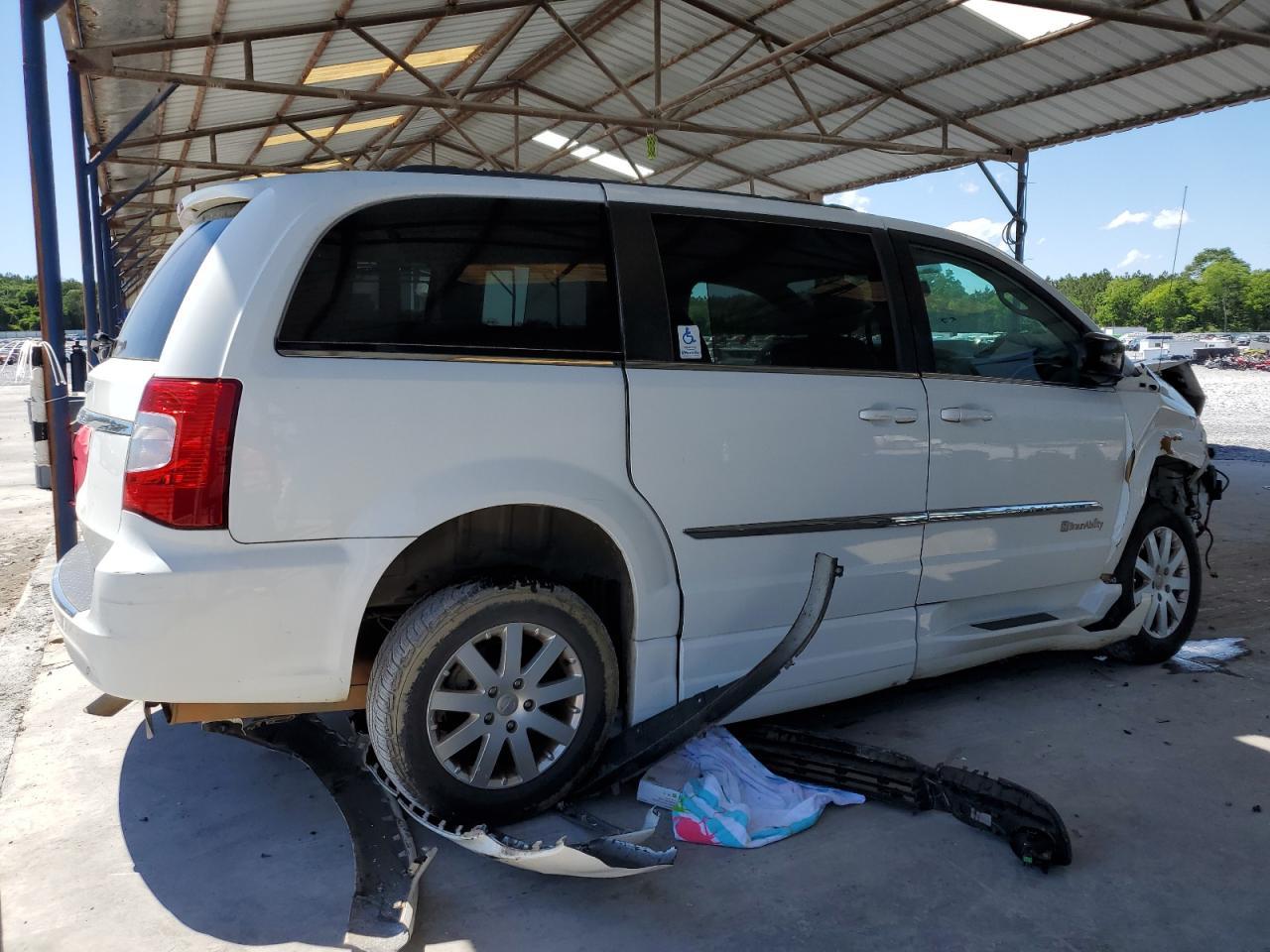 2015 Chrysler Town & Country Touring - Фото 3