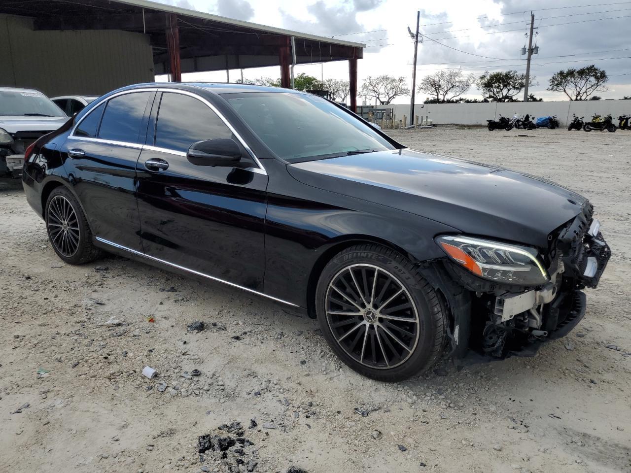 2020 Mercedes-Benz C 300 - Фото 4
