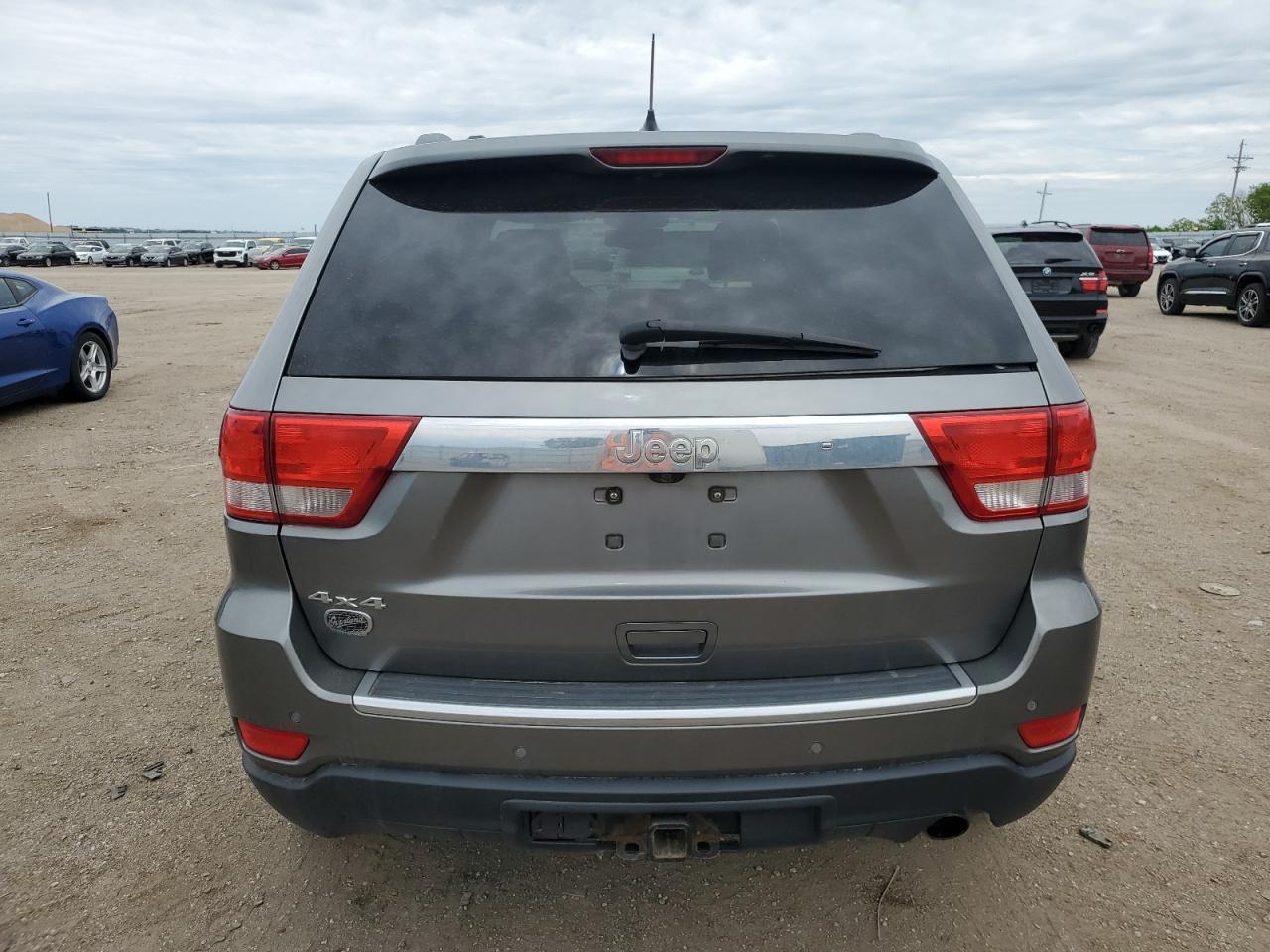 2011 Jeep Grand Cherokee Overland - Image 6