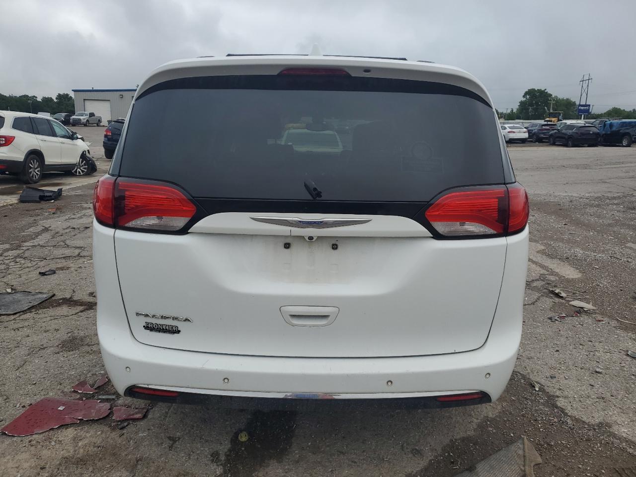 2017 Chrysler Pacifica Touring L - Фото 6