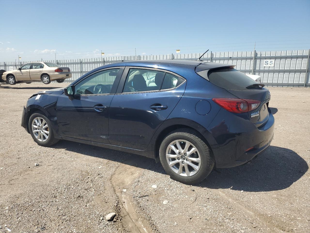 2017 Mazda 3 Sport - Фото 2