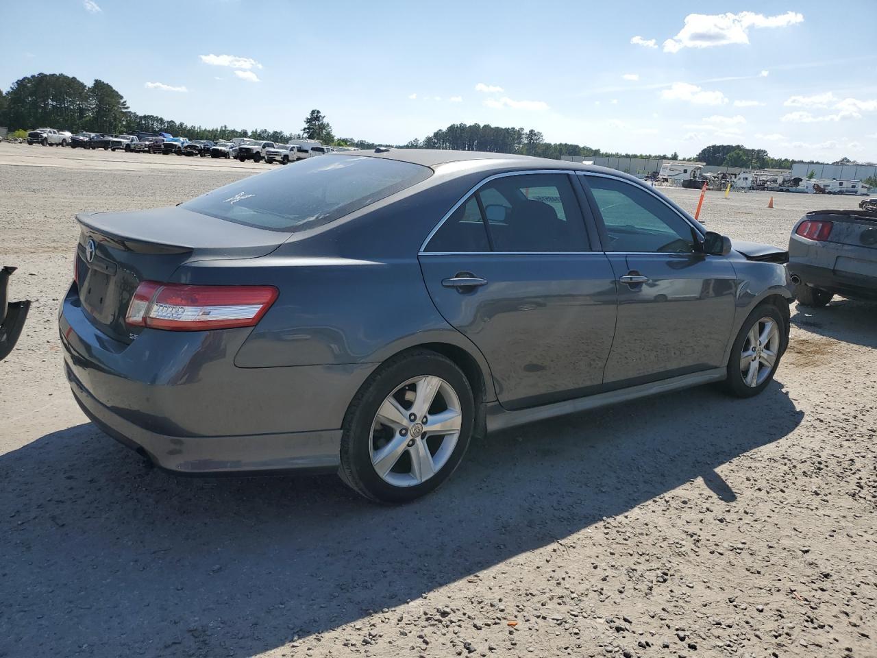 2010 Toyota Camry Base - Фото 3