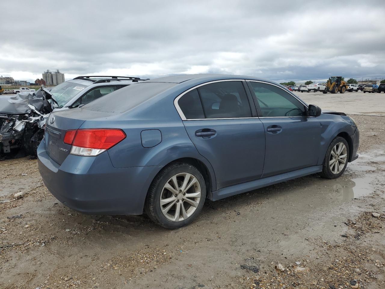2013 Subaru Legacy 2.5I - Фото 3
