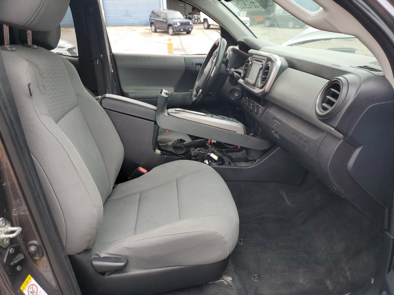 2018 Toyota Tacoma Access Cab - Image 7