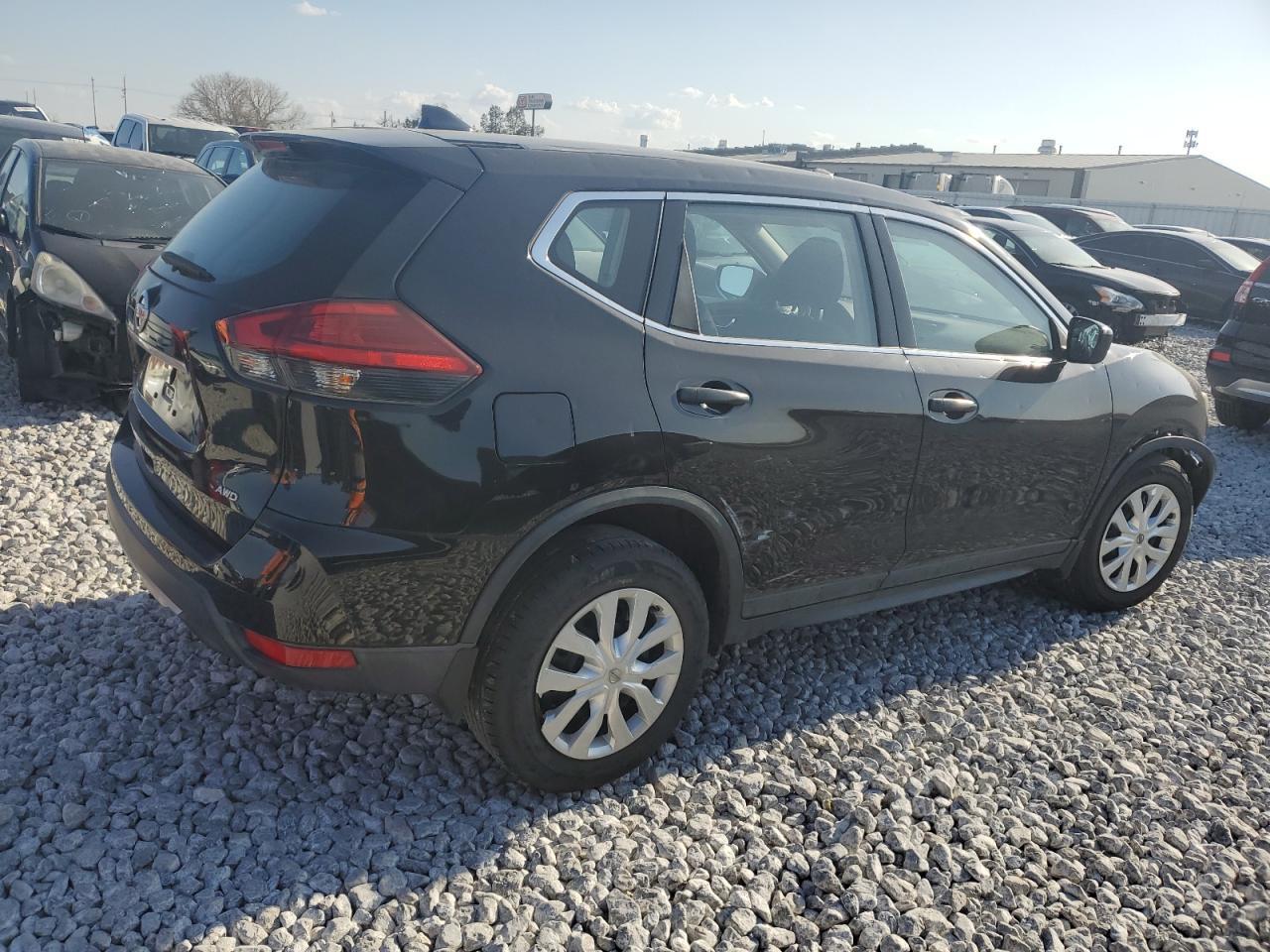 2017 Nissan Rogue S - Image 3