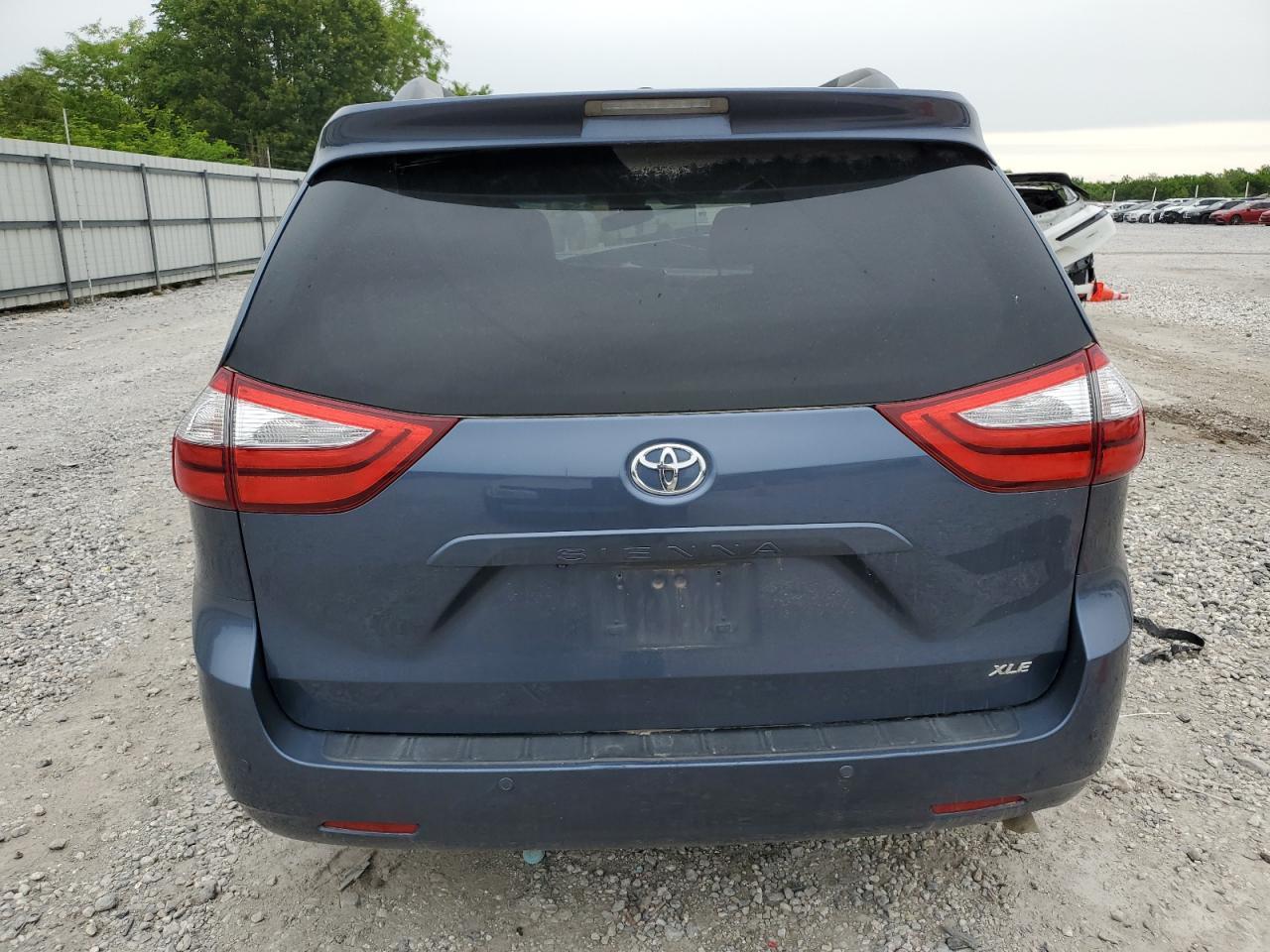 2015 Toyota Sienna Xle - Фото 6