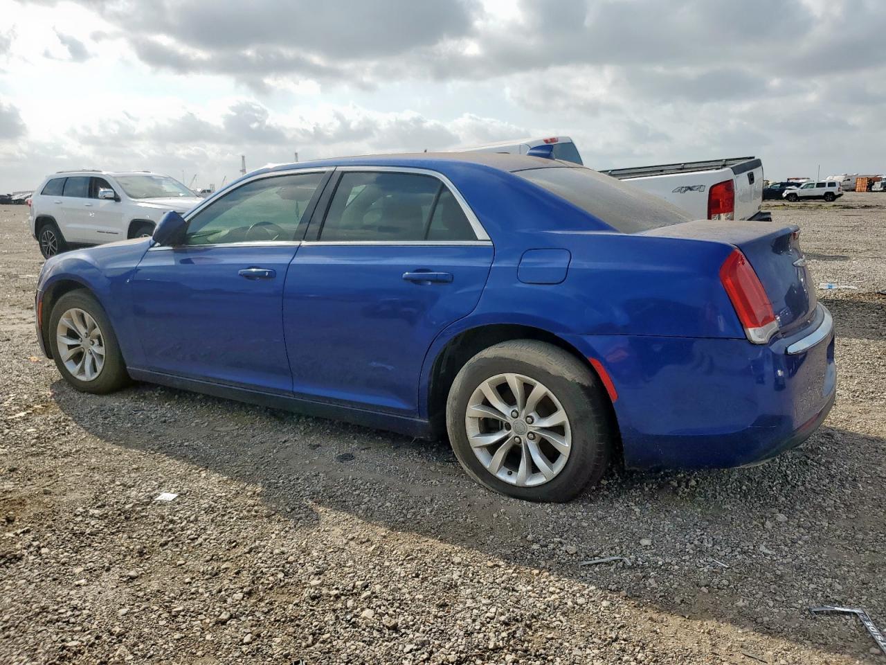2018 Chrysler 300 Touring - Image 2