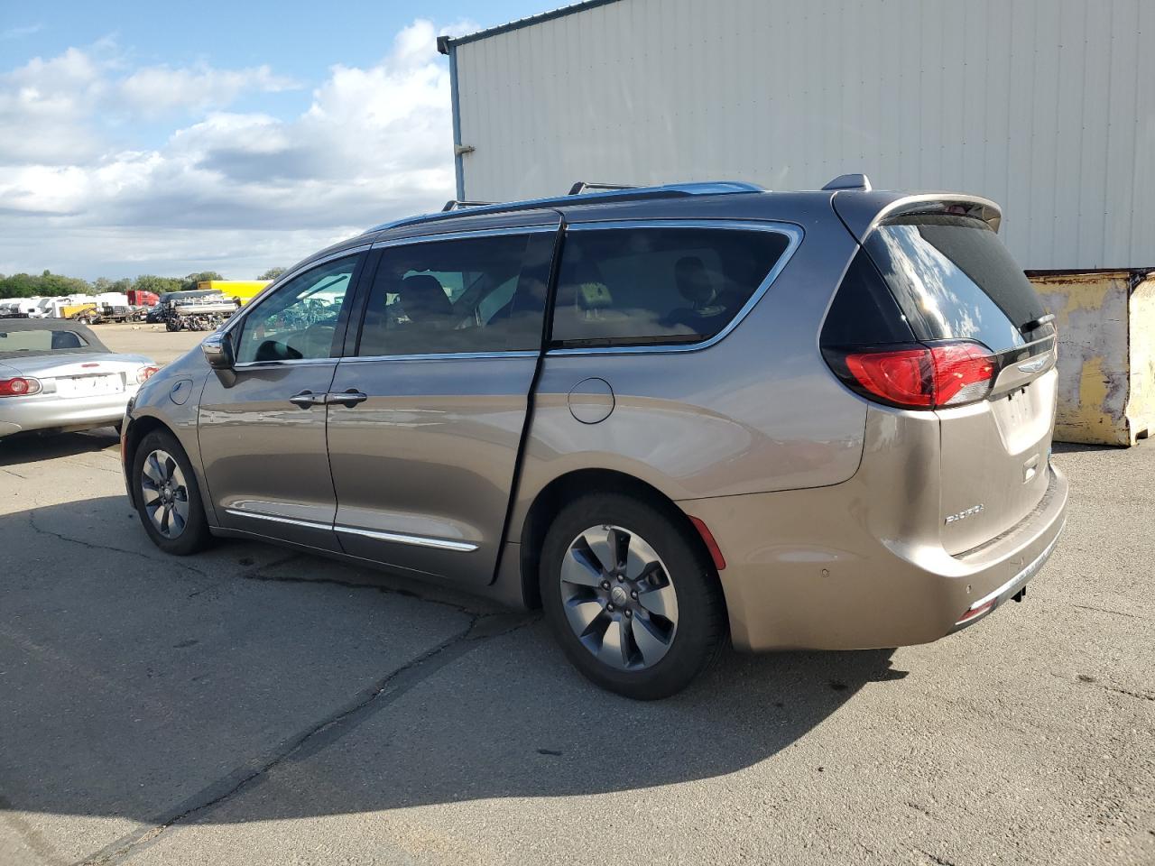 2018 Chrysler Pacifica Hybrid Limited - Фото 2