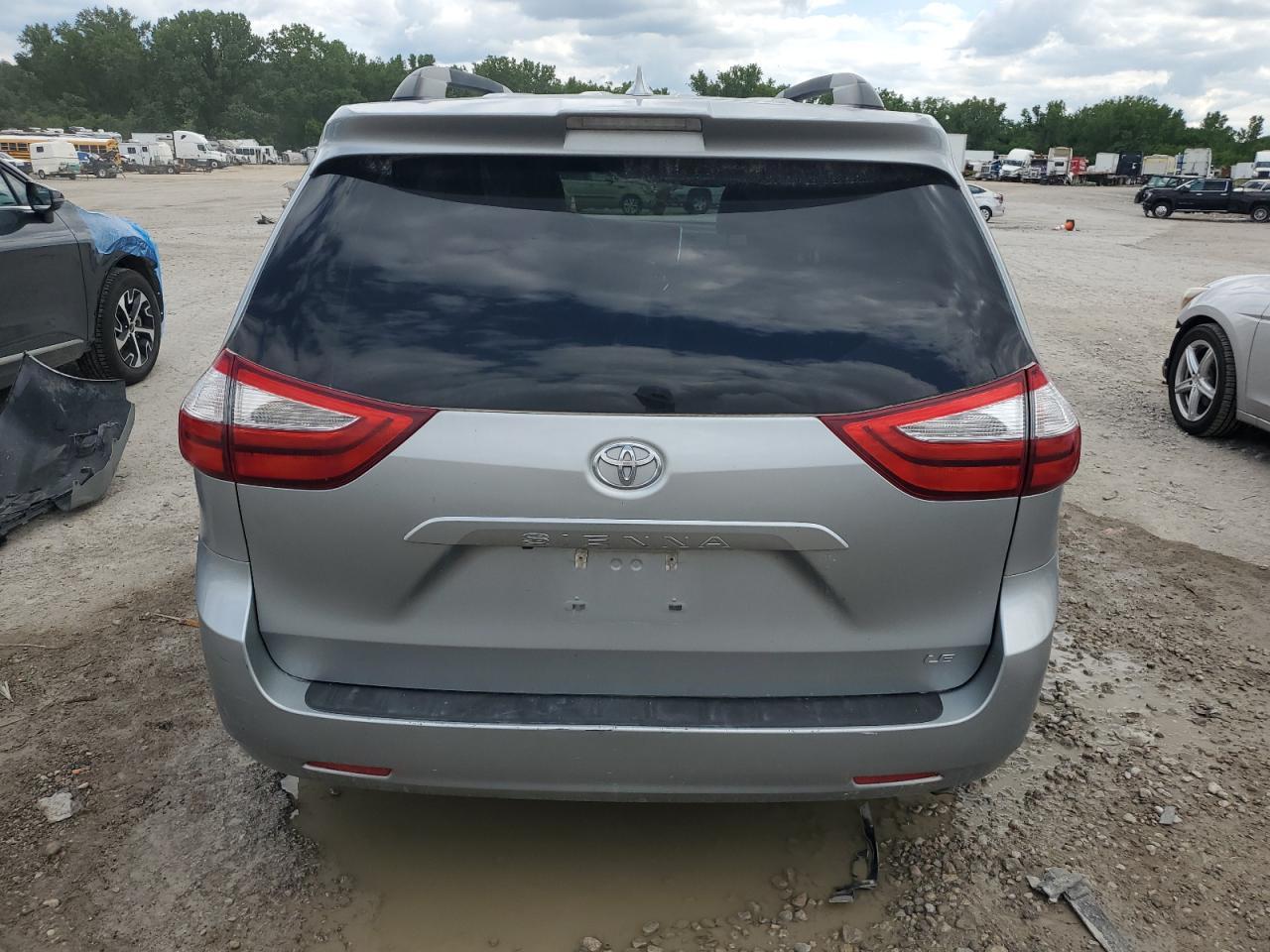 2019 Toyota Sienna Le - Фото 6