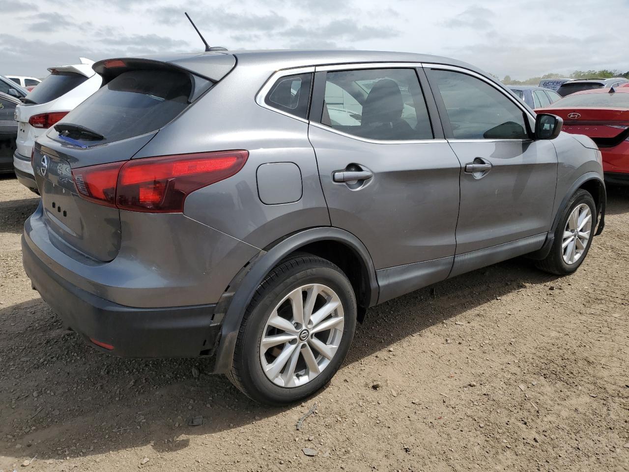 2019 Nissan Rogue Sport S - Фото 3