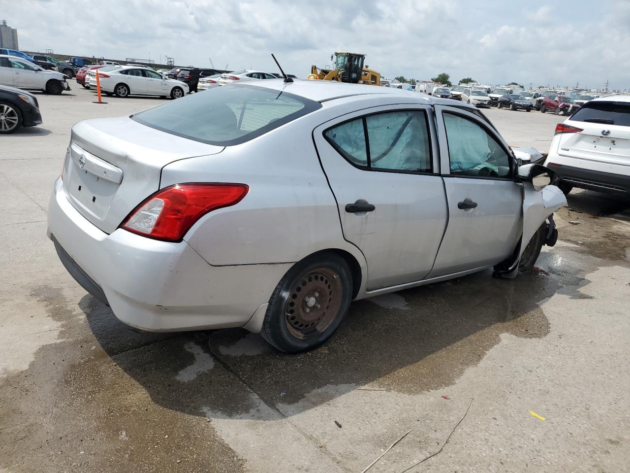 2016 Nissan Versa S - Фото 3