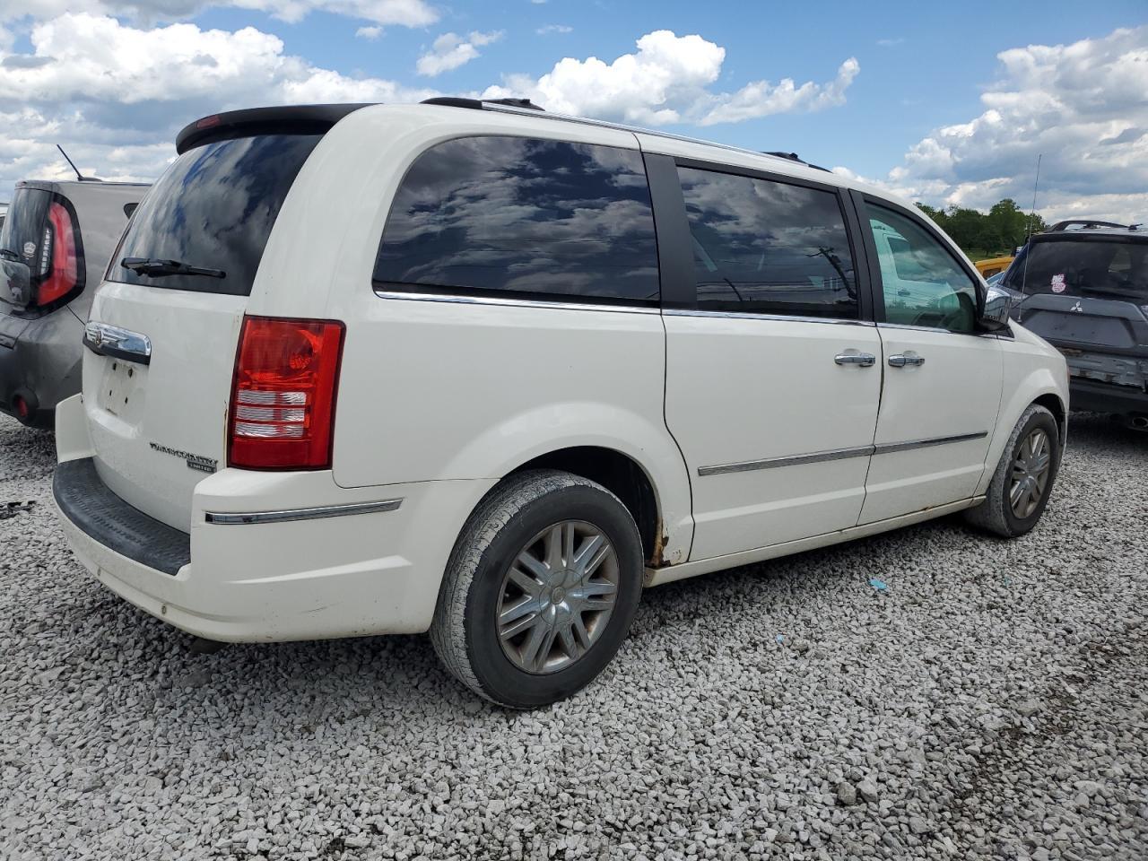 2010 Chrysler Town & Country Limited - Image 3