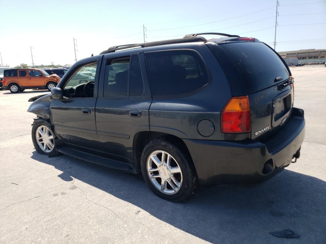 2006 GMC Envoy Denali - Image 2