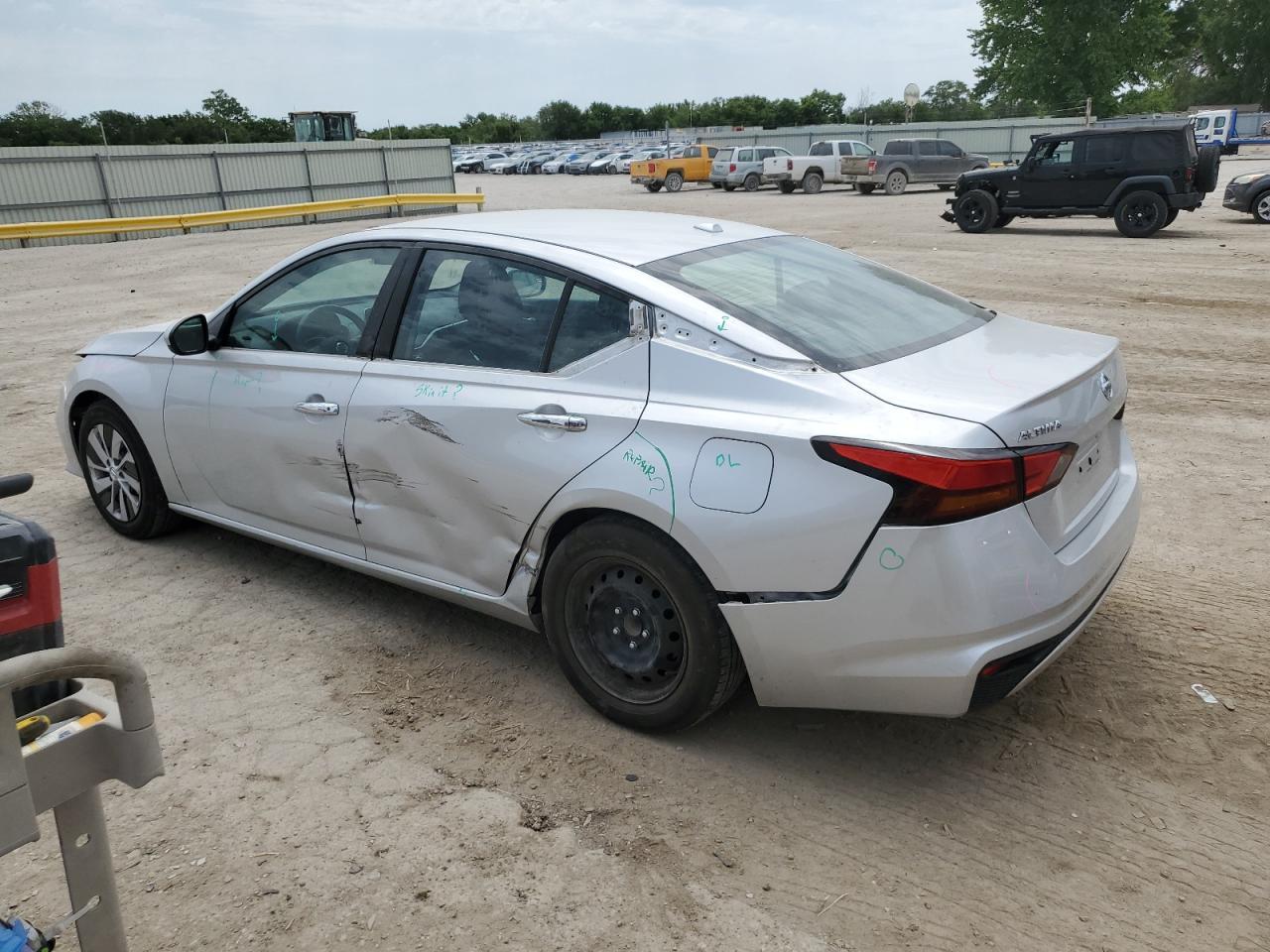 2019 Nissan Altima S - Фото 2