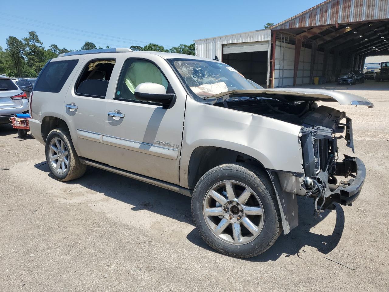 2007 GMC Yukon Denali - Image 4