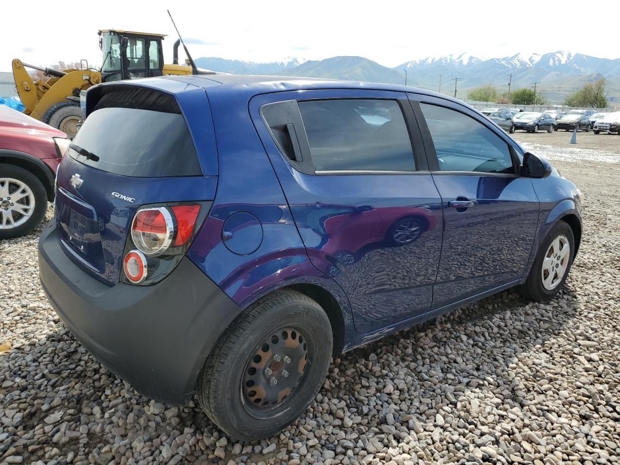 2014 Chevrolet Sonic Ls - Image 3