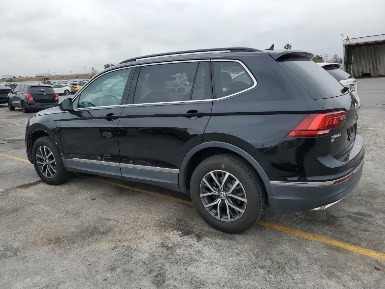 2020 Volkswagen Tiguan Se - Фото 2