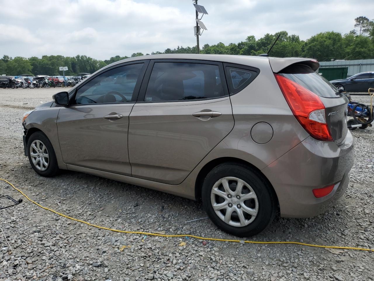 2014 Hyundai Accent Gls - Image 2