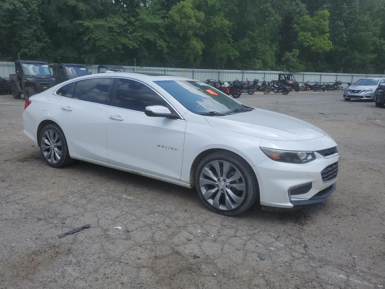 2017 Chevrolet Malibu Premier - Image 4