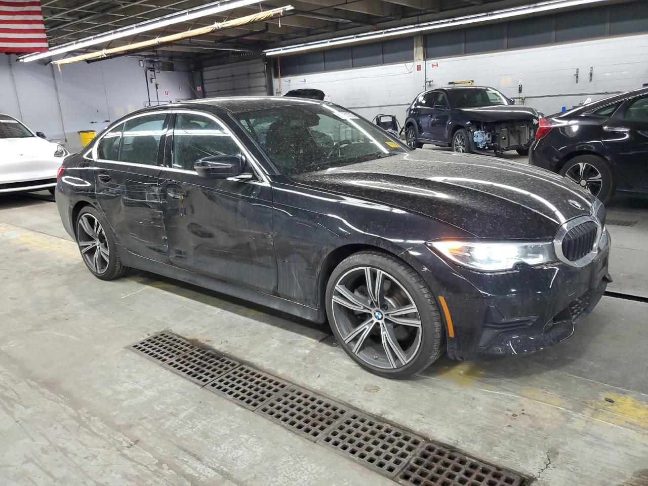 2019 BMW 330Xi - Фото 4