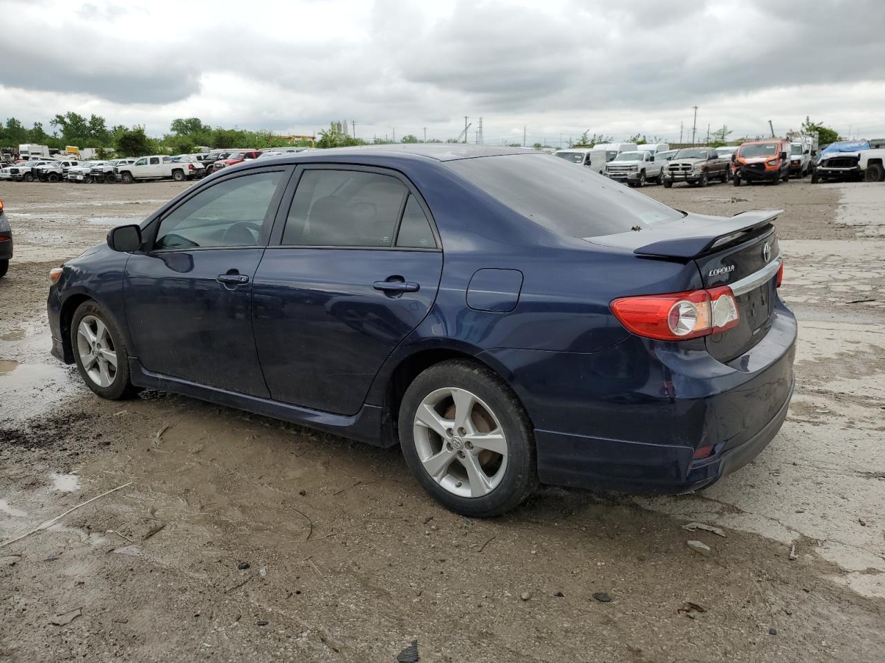 2013 Toyota Corolla Base - Фото 2