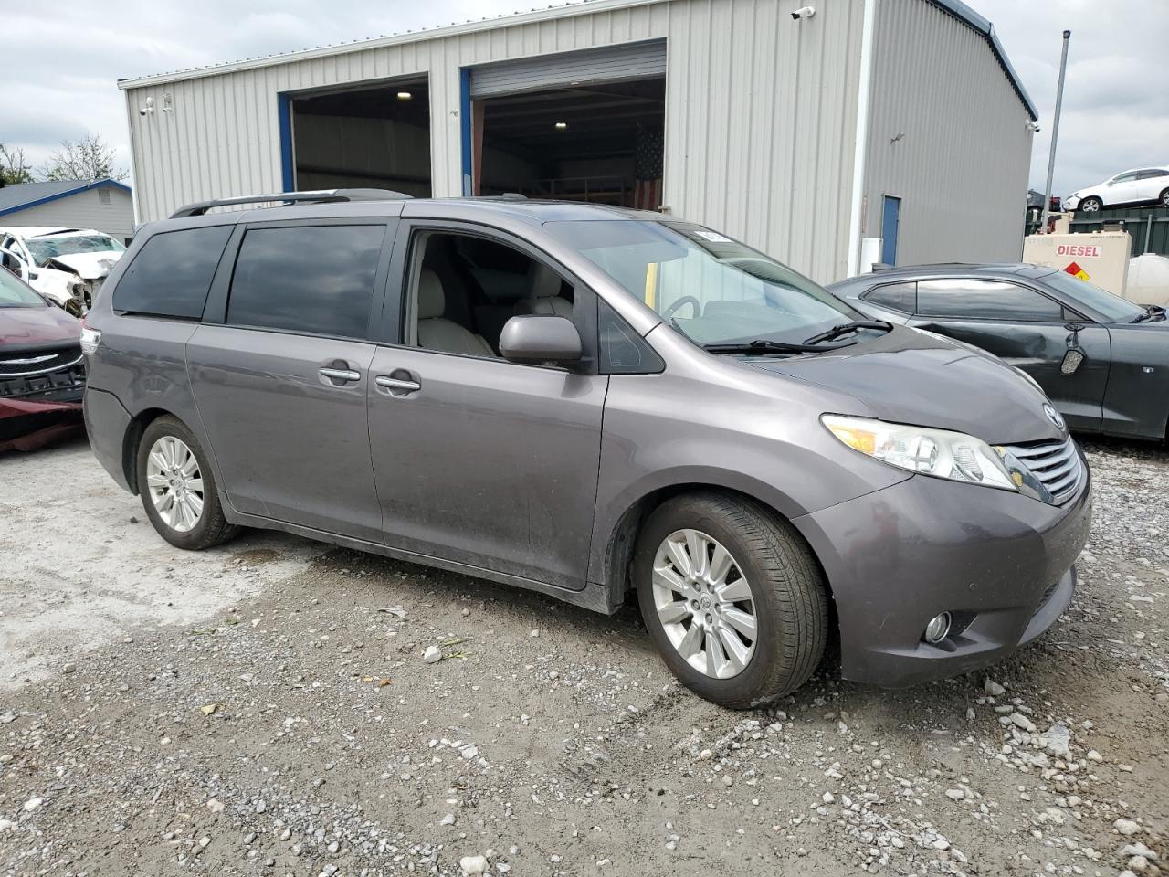 2011 Toyota Sienna Xle - Image 4