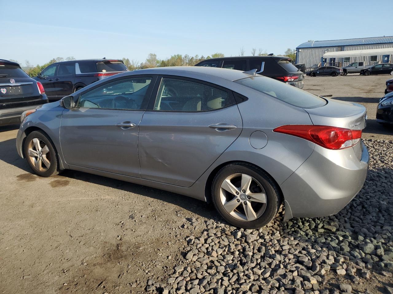 2013 Hyundai Elantra - Фото 2