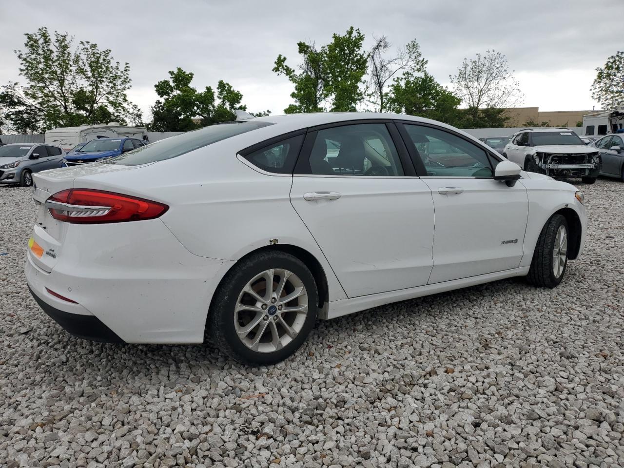 2019 Ford Fusion Se - Image 3