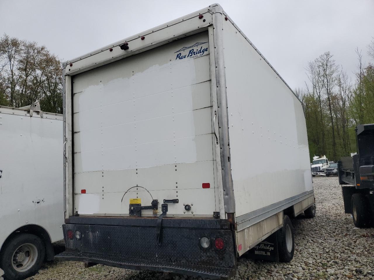 2018 Chev Express G4500 - Image 3