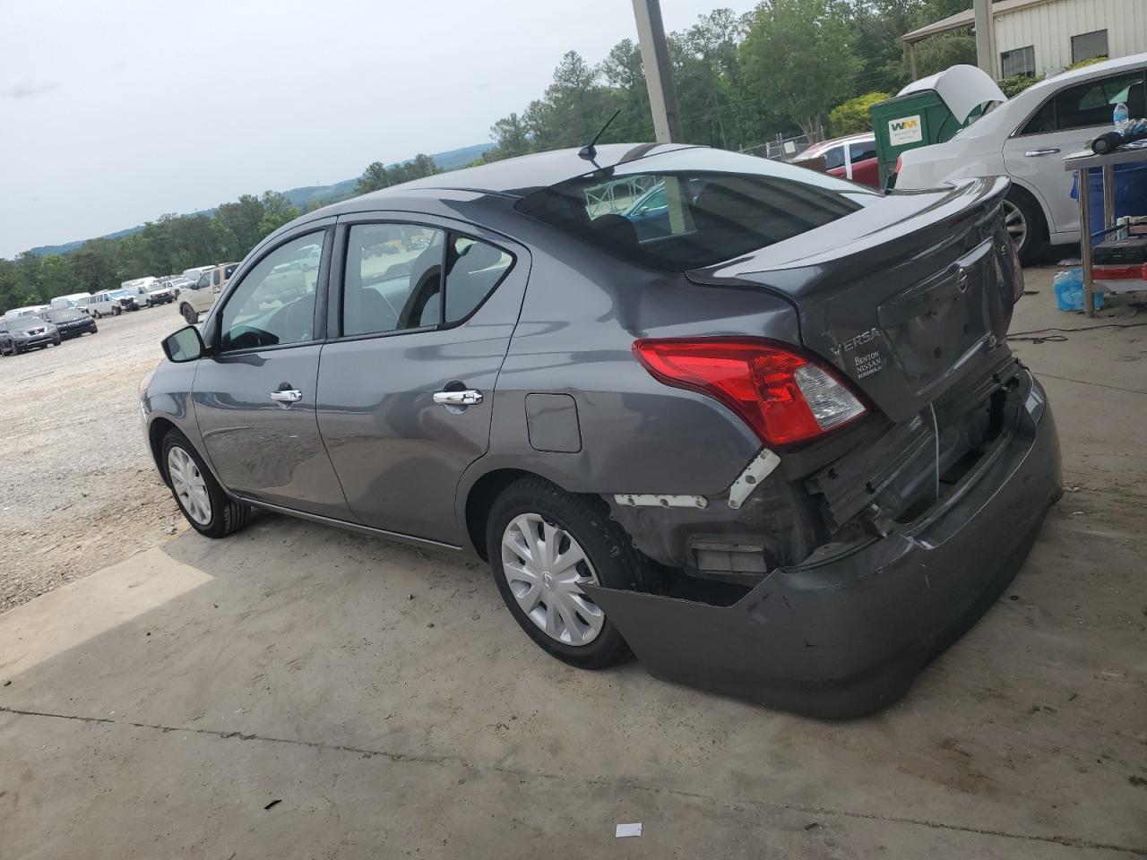 2017 Nissan Versa - Фото 2
